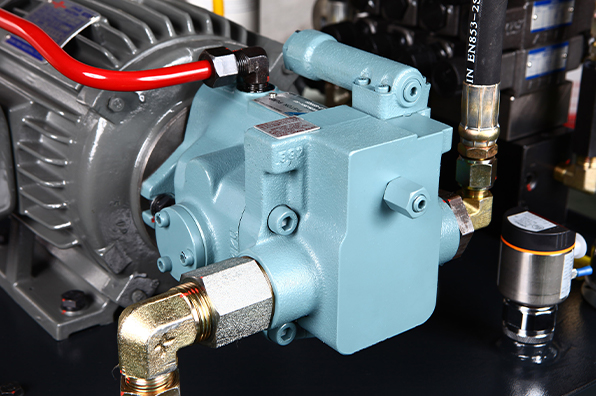 CH141127-XY：立式加工中心