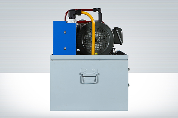 CH140806：数控滚齿机