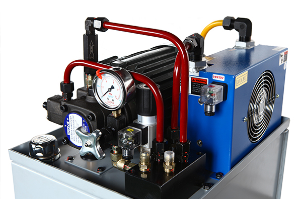 CH140806：数控滚齿机