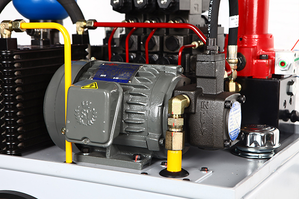 CH140805：数控滚齿机