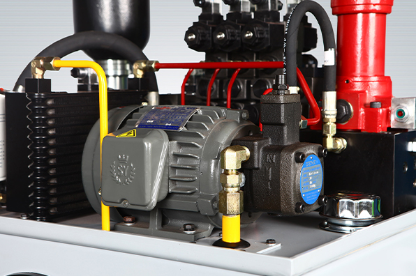 CH140805：数控滚齿机