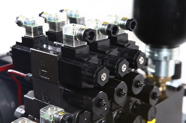 CH140805：数控滚齿机