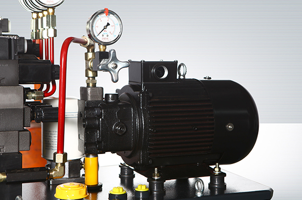 CH140607：数控机床（四进一出）