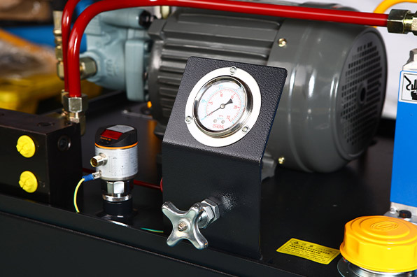 CH150428：工程机械液压夹具（一托二）