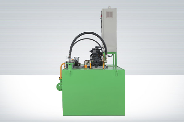CH131015-R：第一代轮胎硫化机（右）