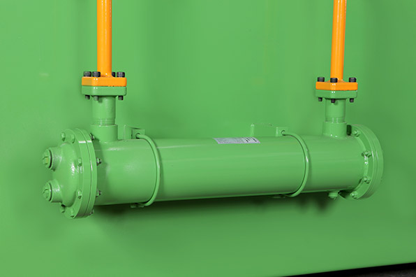 CH131015-R：第一代轮胎硫化机（右）