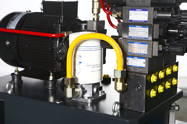 CH140607:CNC Machine Tool (Four in and one out)