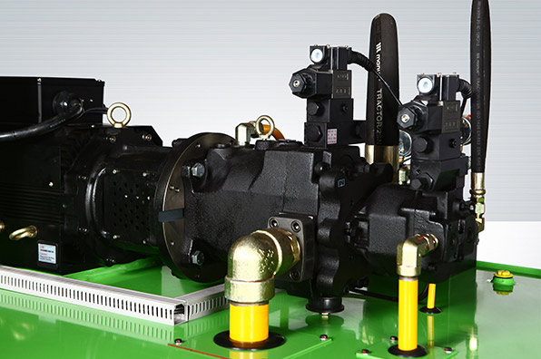 CH131015-L:First-Generation Tire Vulcanizing Machine (Left)