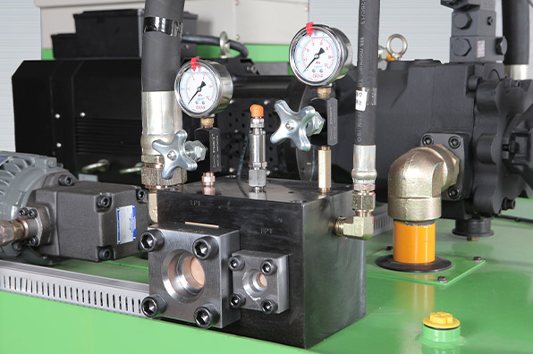 CH131015-R:First-Generation Tire Vulcanizing Machine (Right)