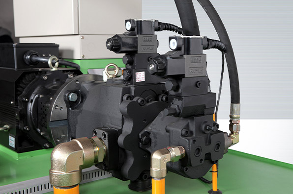 CH131015-R:First-Generation Tire Vulcanizing Machine (Right)