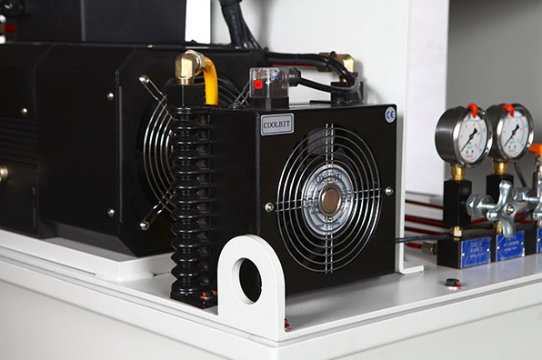 CH140330:Machining Center